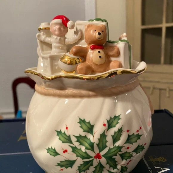 Lenox Holiday Cookie Jar - Festive White - Picture 3 of 5